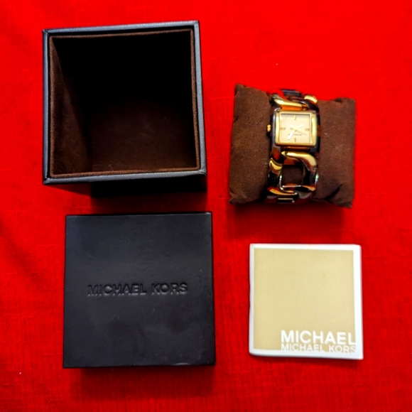 Michael Kors Gold-Tone & Tortoise acrylic multi link bracelet ladies watch main image 2
